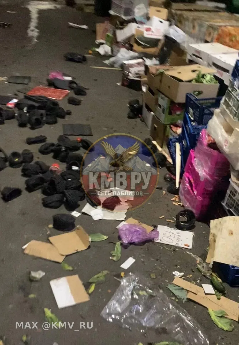 Вчера вечером шли через Базарный переулок и увидели вот всю эту «Красоту». Сказать, что...