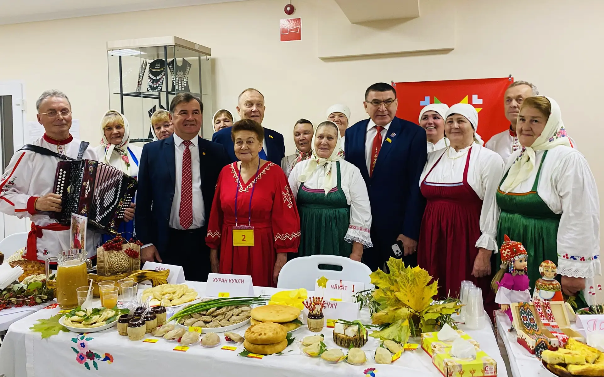 🪗 Народный фольклорный ансамбль «Сӑр таппи» Мижеркасинского СДК (руководитель - Валент...