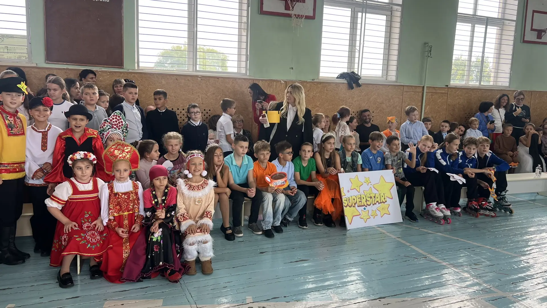 В среду, 7 октября в школе прошел традиционный школьный конкурс инсценированной песни н...