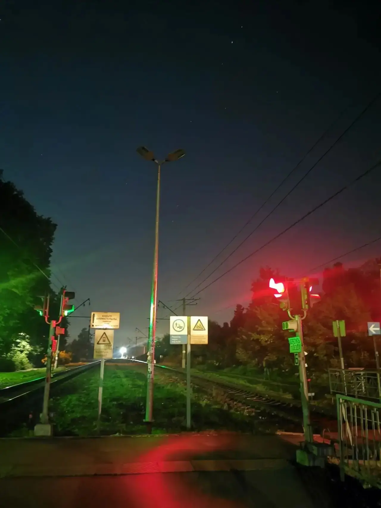 Вчера в рп Деденево около 22 ч 20 мин на платформе Турист не горело освещение. Люди с э...