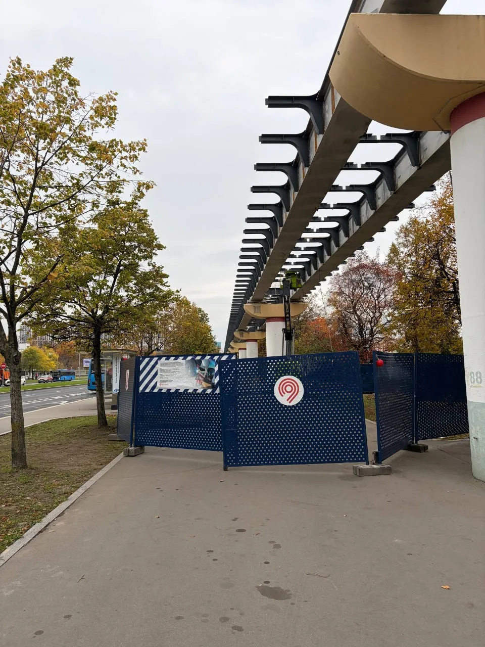 🛠Подписчик заснял, как сейчас идут работы у бывшего монорельса на Королёва.