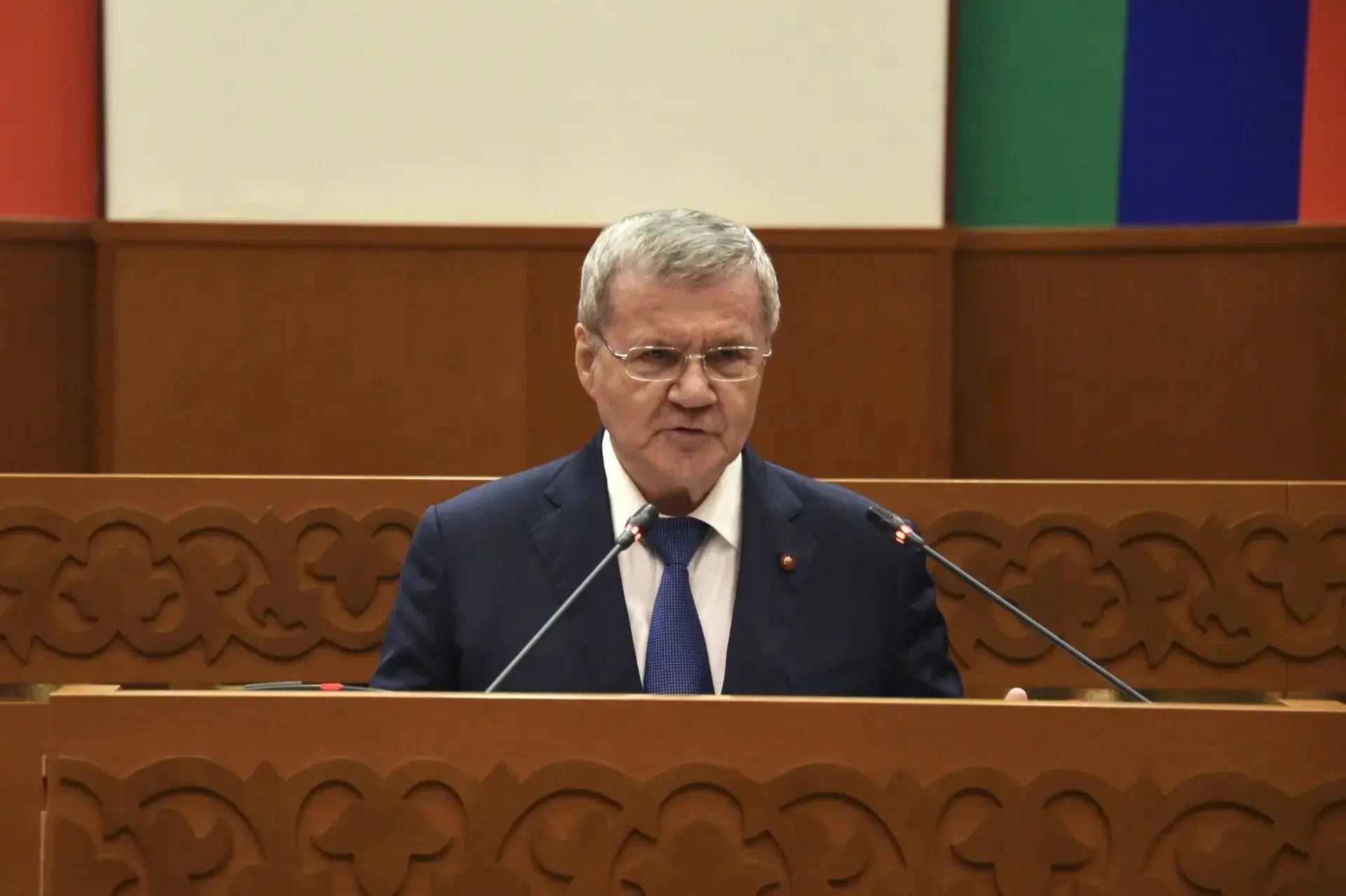 Полпред президента в СКФО Юрий Чайка поздравил Фёдора Щукина с избранием и вступлением ...