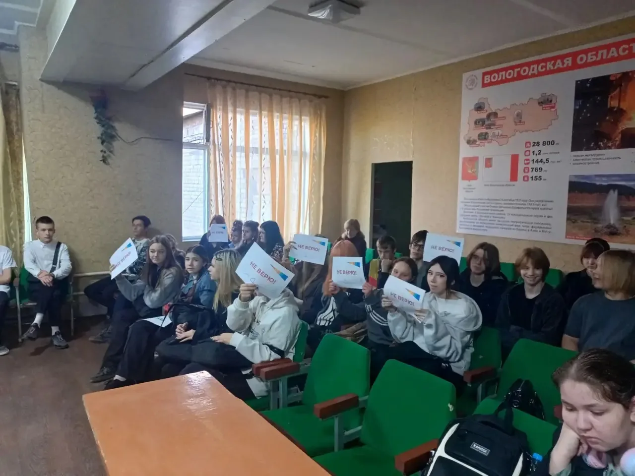 В рамках концепции «Луганский характер» ученики 9‑Б класса Алчевской средней школы № 6 ...