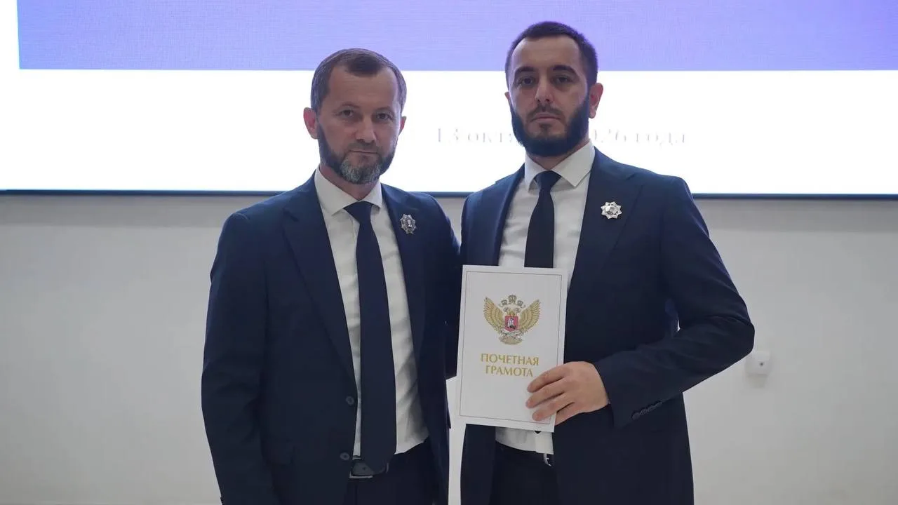 Работники образования Чечни получили награды на совещании в Грозном