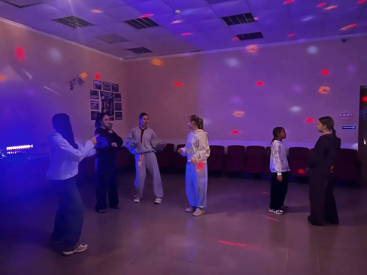 🎉  В сельском клубе посёлка Степной вновь прошла дискотека для молодёжи! 🎉
