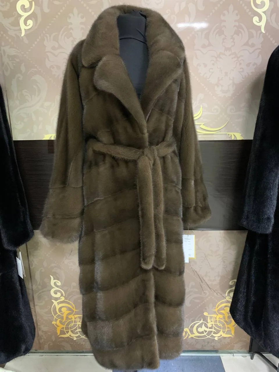 Шубка из меха норки (долянка), английский воротник, цвет орех, длина 130 см
