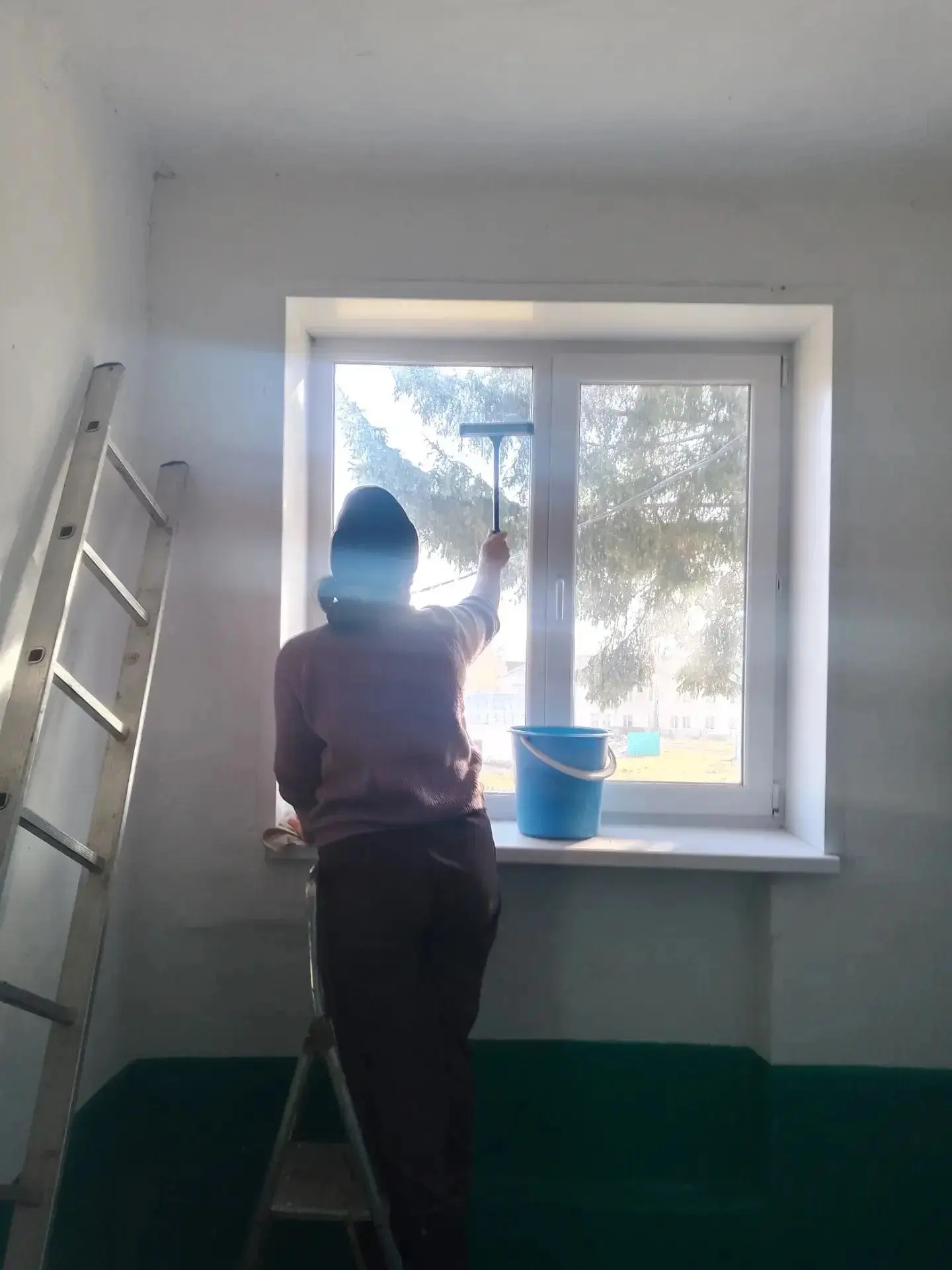 Помыли  окна в подъездах МКД