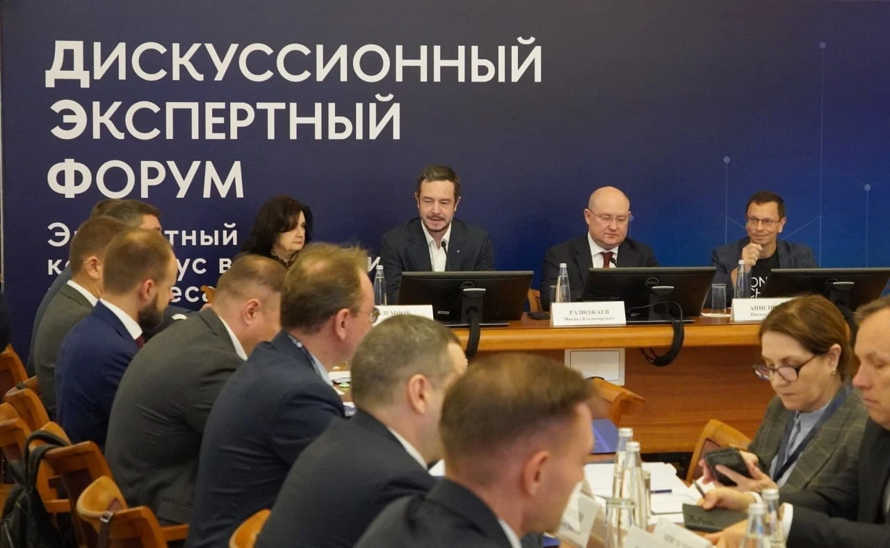 Михаил Развожаев принял участие в сессии по сохранению культурного наследия России