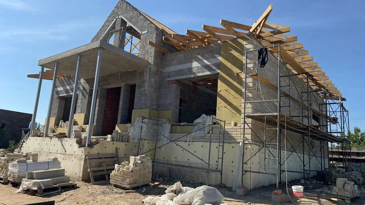 🏠 Доля частных домов в строительстве в Свердловской области упала до 44,9%