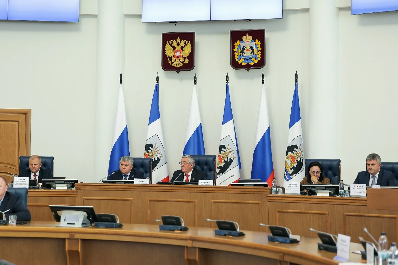 Александр Дронов поздравил депутатов Новгородской областной Думы восьмого созыва с нача...