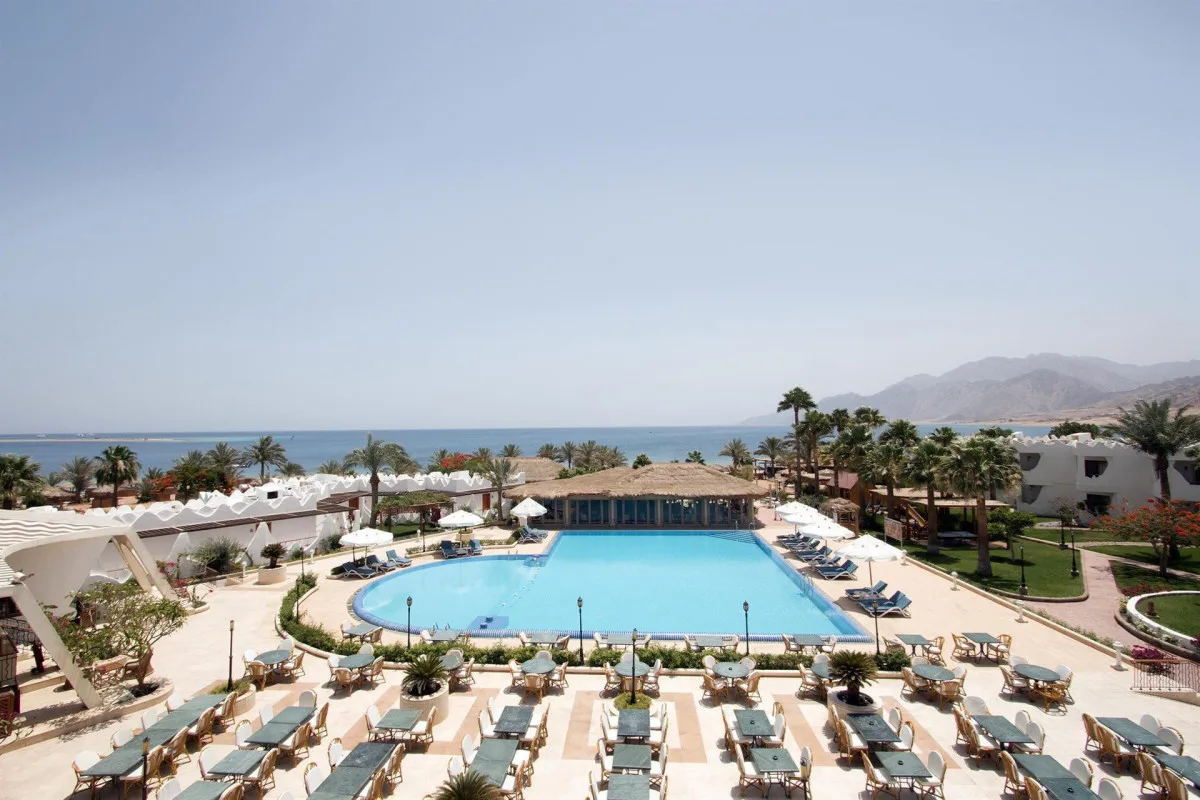 Откройте для себя SWISS INN RESORT DAHAB в Дахабе, всего 50 м до моря. Отель на первой ...