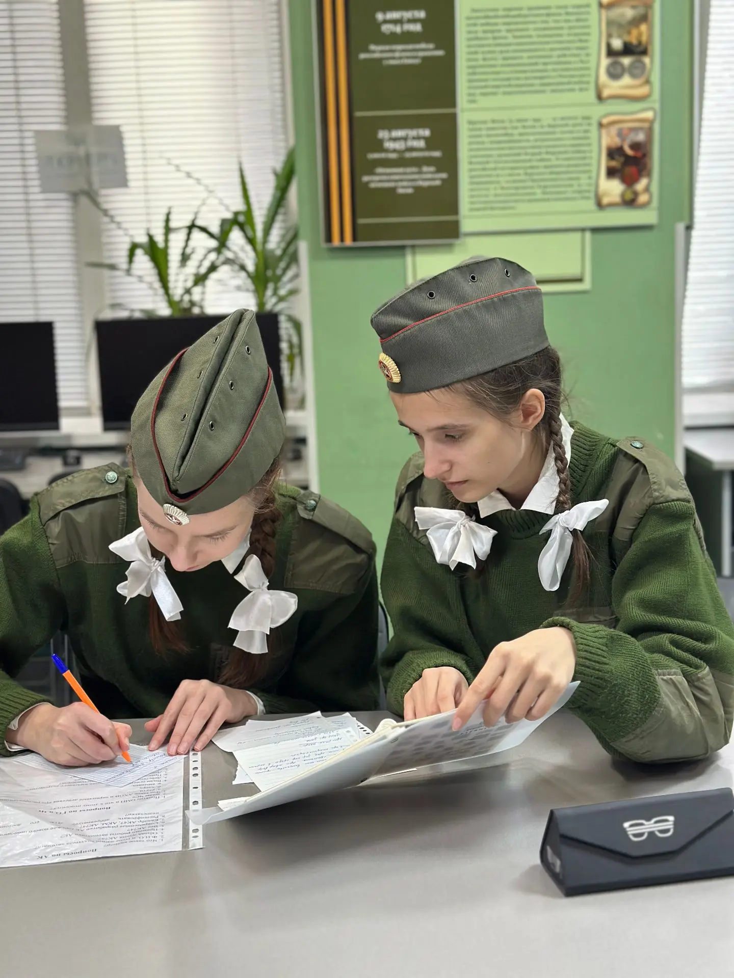 Сегодня — третий день несения Вахты Памяти на Посту №1.