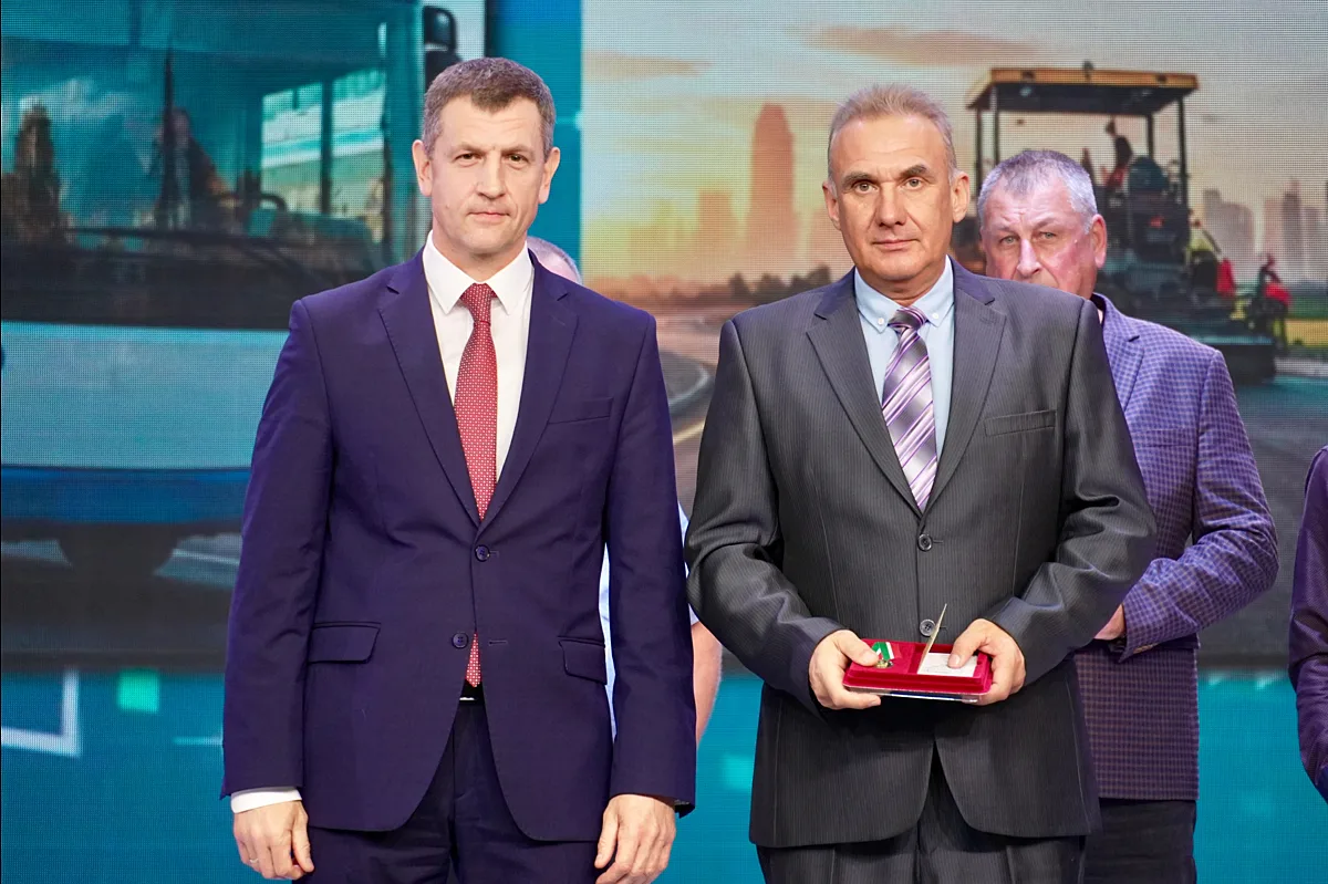 👍 В Калуге чествовали выдающихся дорожников