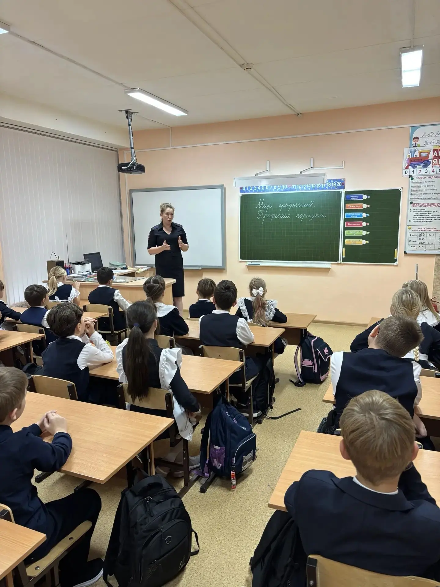 В рамках Недели труда прошла встреча  учащихся 4 «А»класса со  старшим инспектором груп...