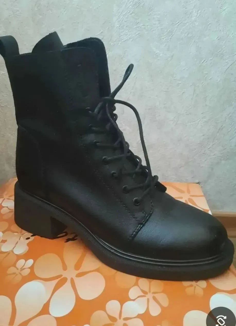 Новые, натуральная кожа, осень,  39р,  за 2.000р продам.