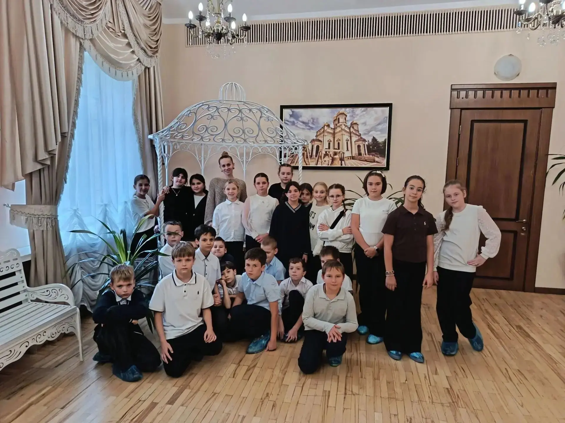 🎭Театр — это не только бархатные кресла и аплодисменты после спектакля. Это огромный, ...