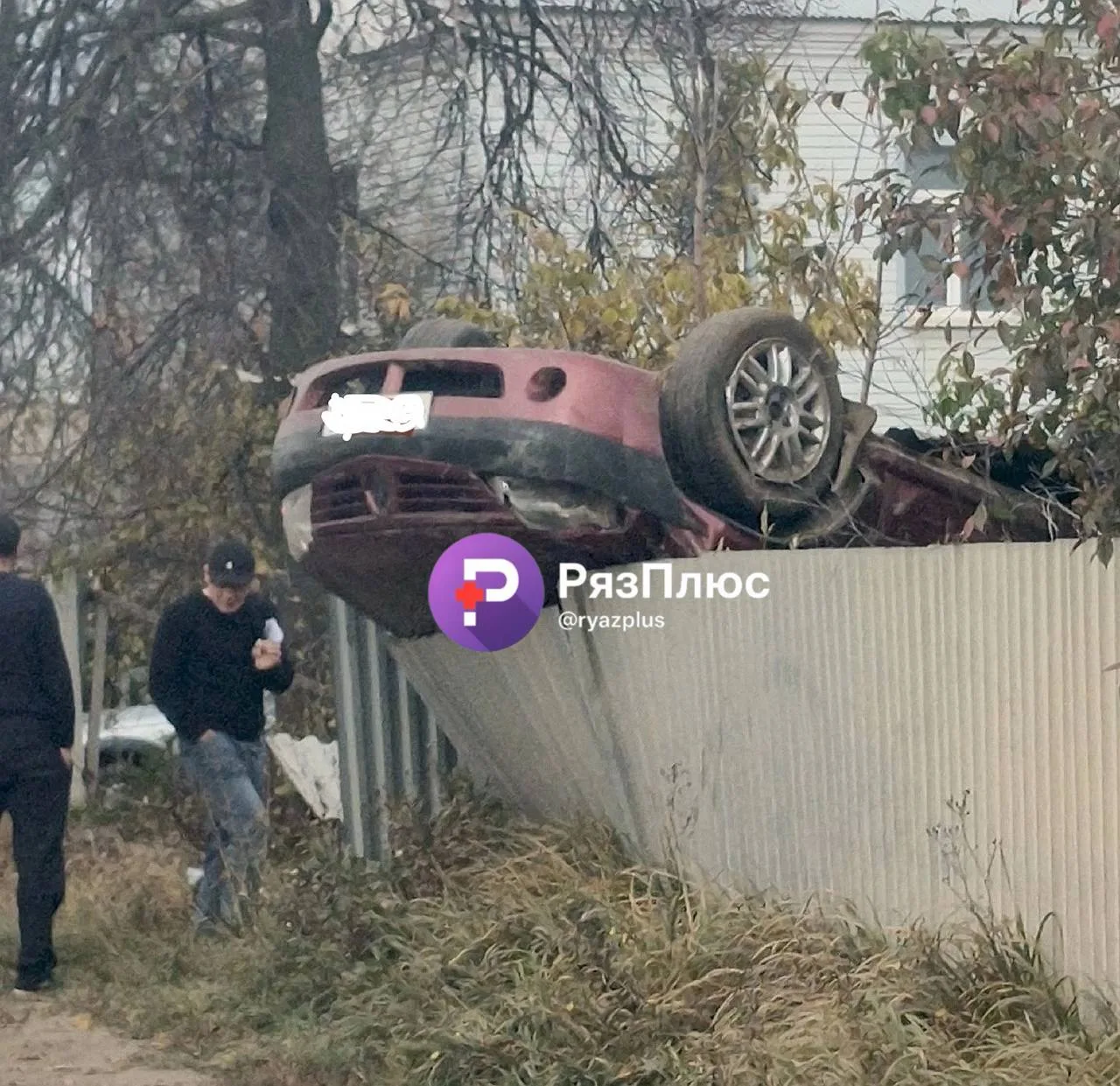 🚗 В Рыбном возле здания пожарной части перевернулся автомобиль.