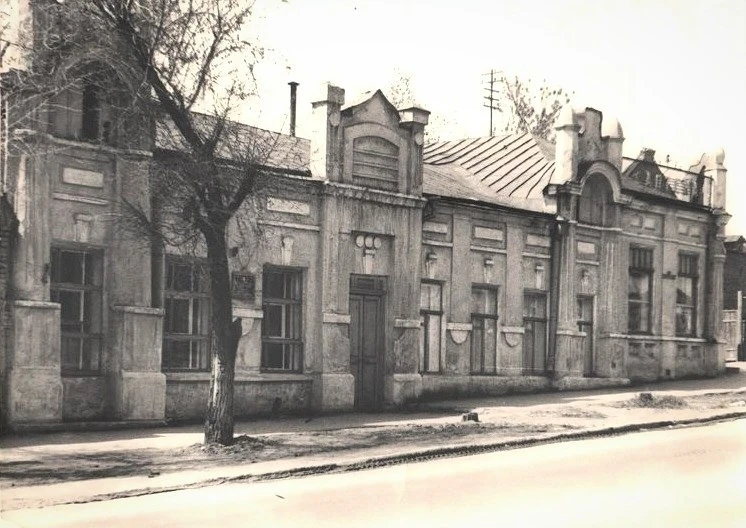 Здание аптеки по ул. Интернациональной, фото 1972 года.
