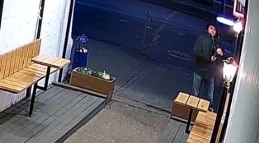 В Костроме мужчина украл мазайского зайца-фонарщика на улице Советской, 15.