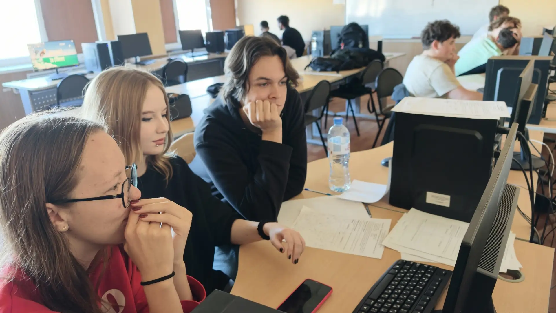 ⚡️ Две университетские команды прошли в четвертьфинал чемпионата мира по программирован...