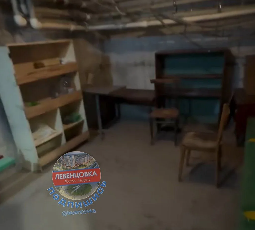 🏠 В Азове жители многоквартирного дома своими силами оборудовали укрытие на случай ата...