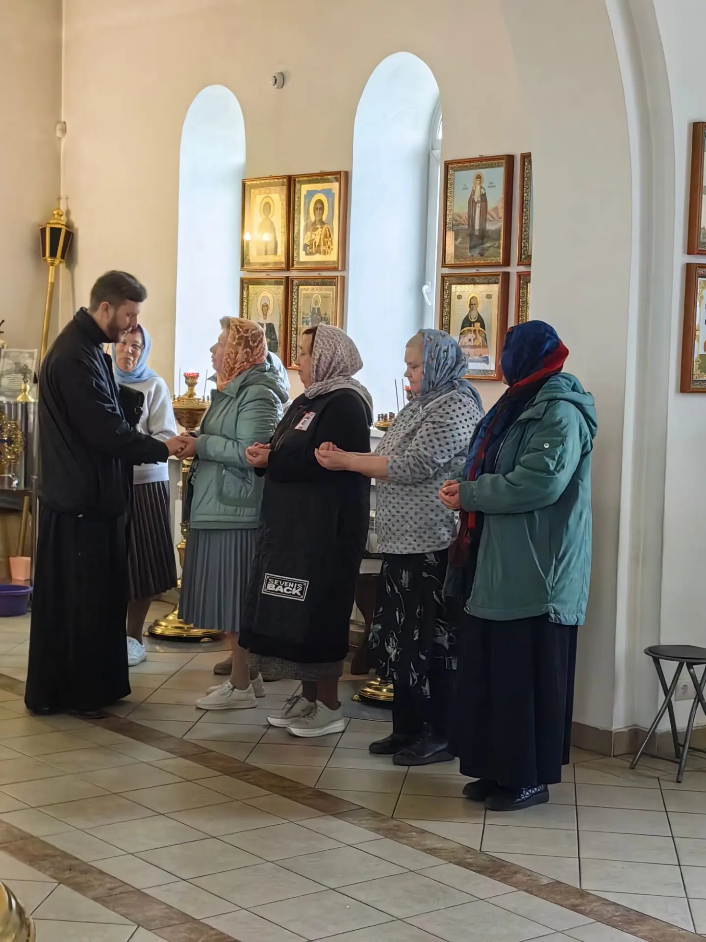 С днём рождения , дорогой мой батюшка! Здоровья и крепкой веры, радости и душевного мир...