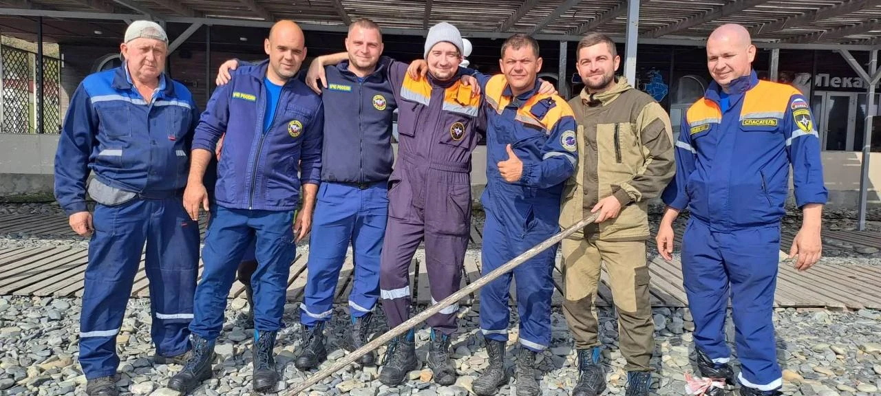 В Южной Озереевке чистят берег от нефтепродуктов