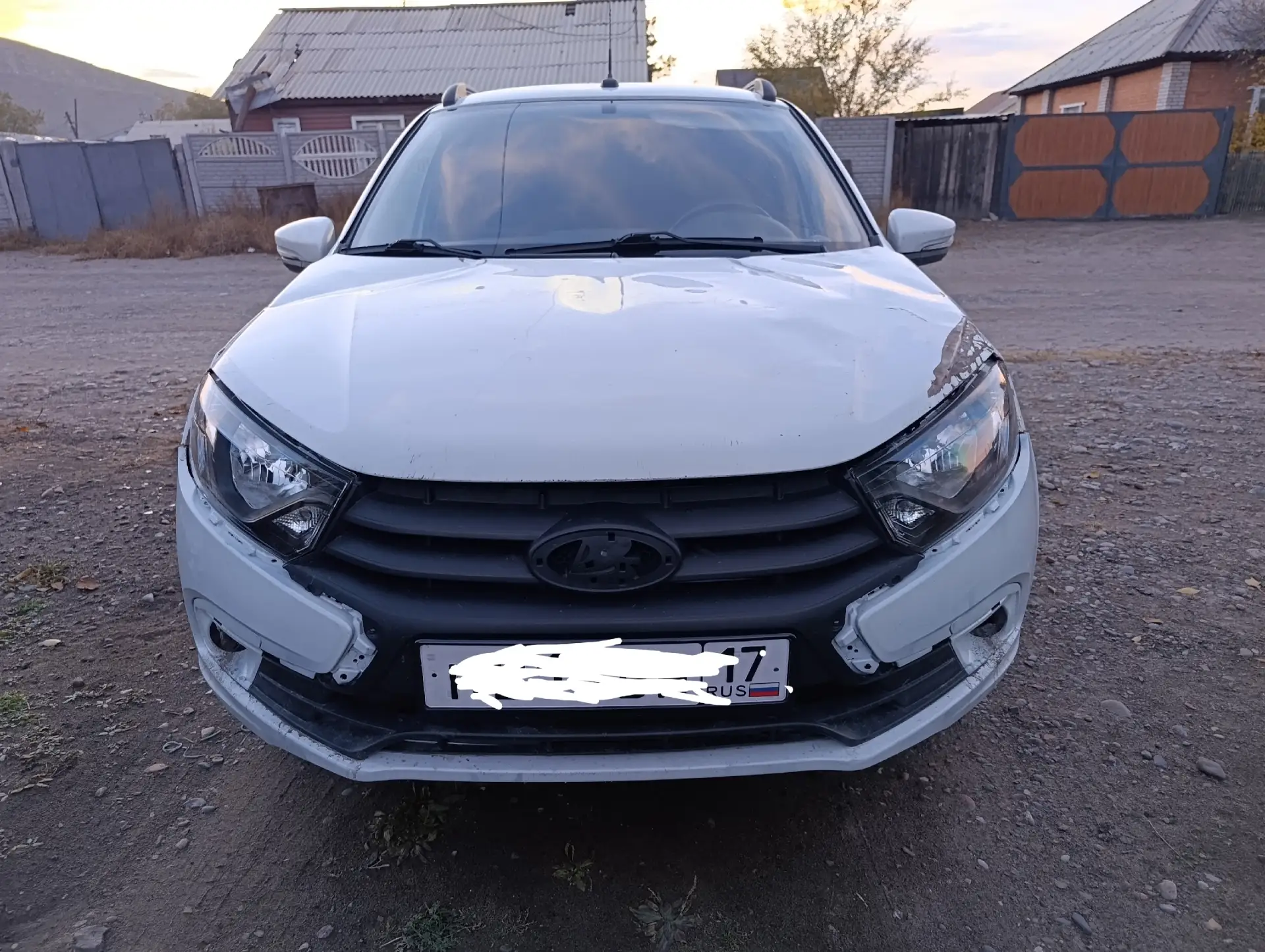 Срочно продам. 2021 год, двигатель 21127, 16 клапан. За 450 тыс. рублей.
