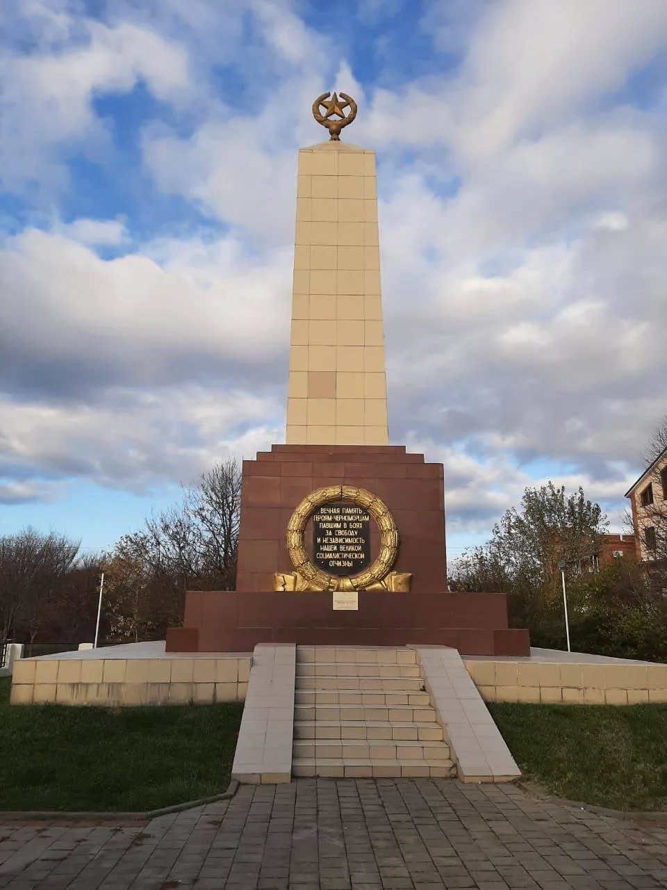 Обелиск защитникам Родины взяли под охрану государства в Геленджике