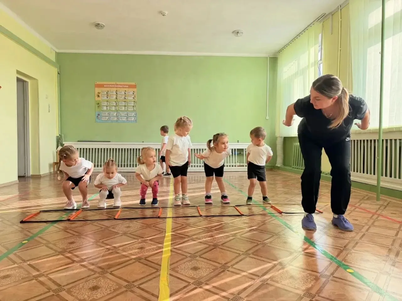 Малыши на физкультуре 🤸
