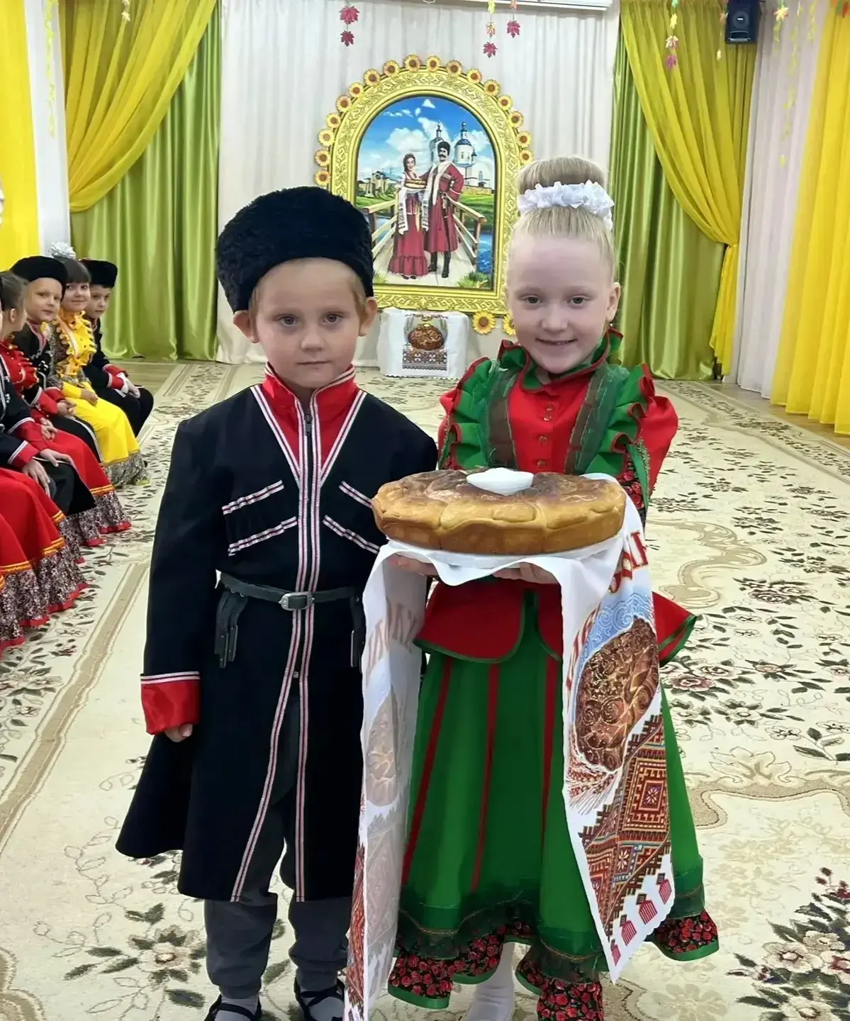 Сегодня наступил важный торжественный момент! По старинному казачьему обычаю из века в ...