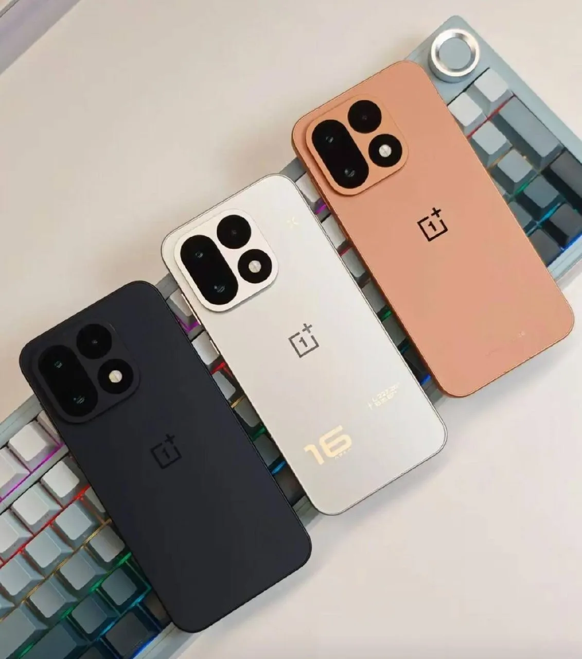 Ширина экранных рамок и другие преимущества OnePlus 16 раскрыты тизерами