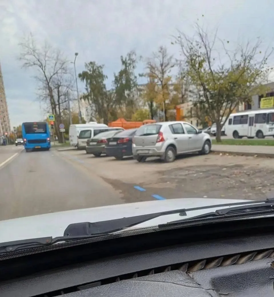 🅿️ В Подрезково на 1-й Сестрорецкой улице появилась синяя разметка — теперь парковка с...
