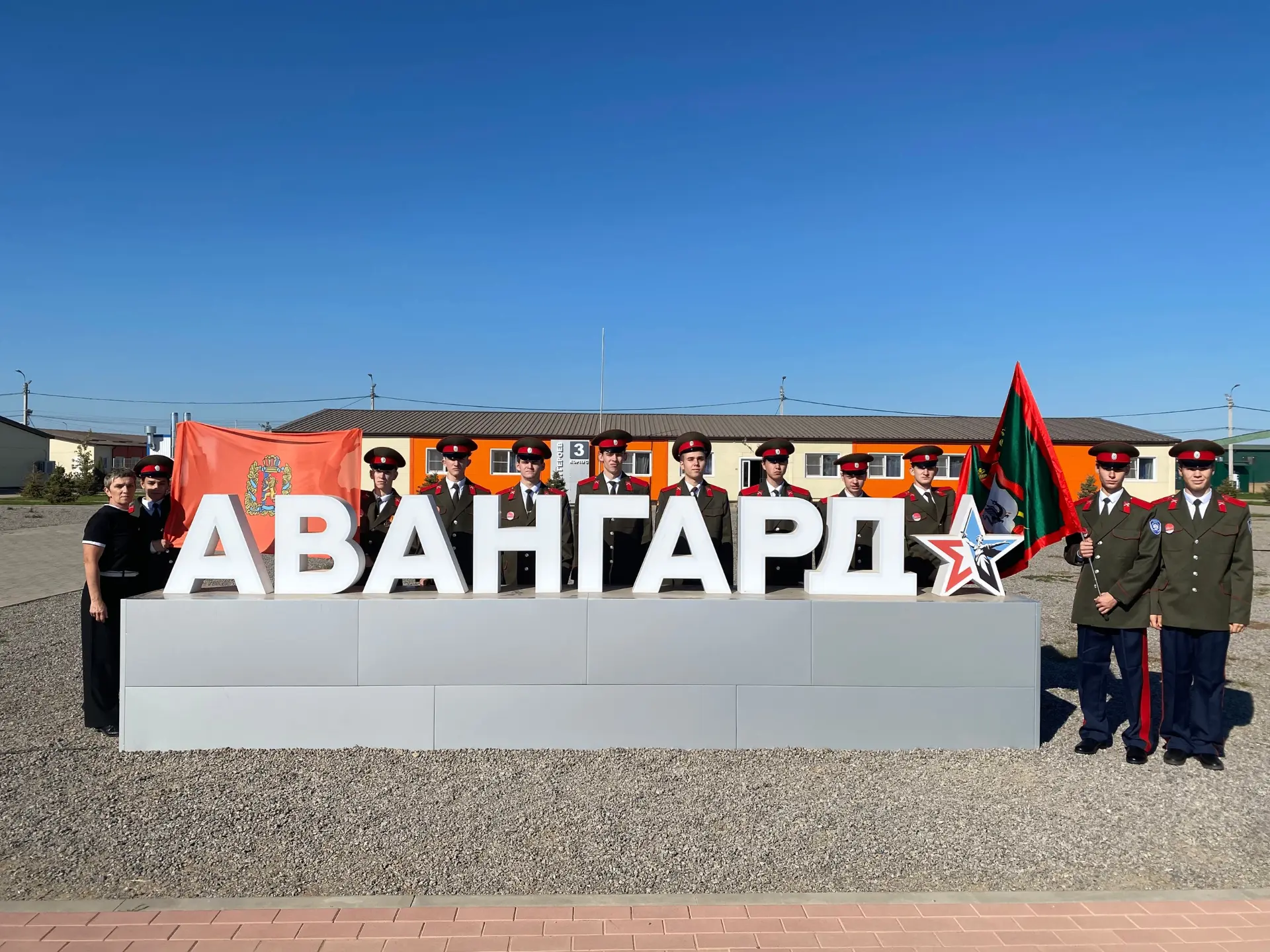 Команды шестой школы города Лесосибирска и Енисейского казачьего войска представляют Кр...