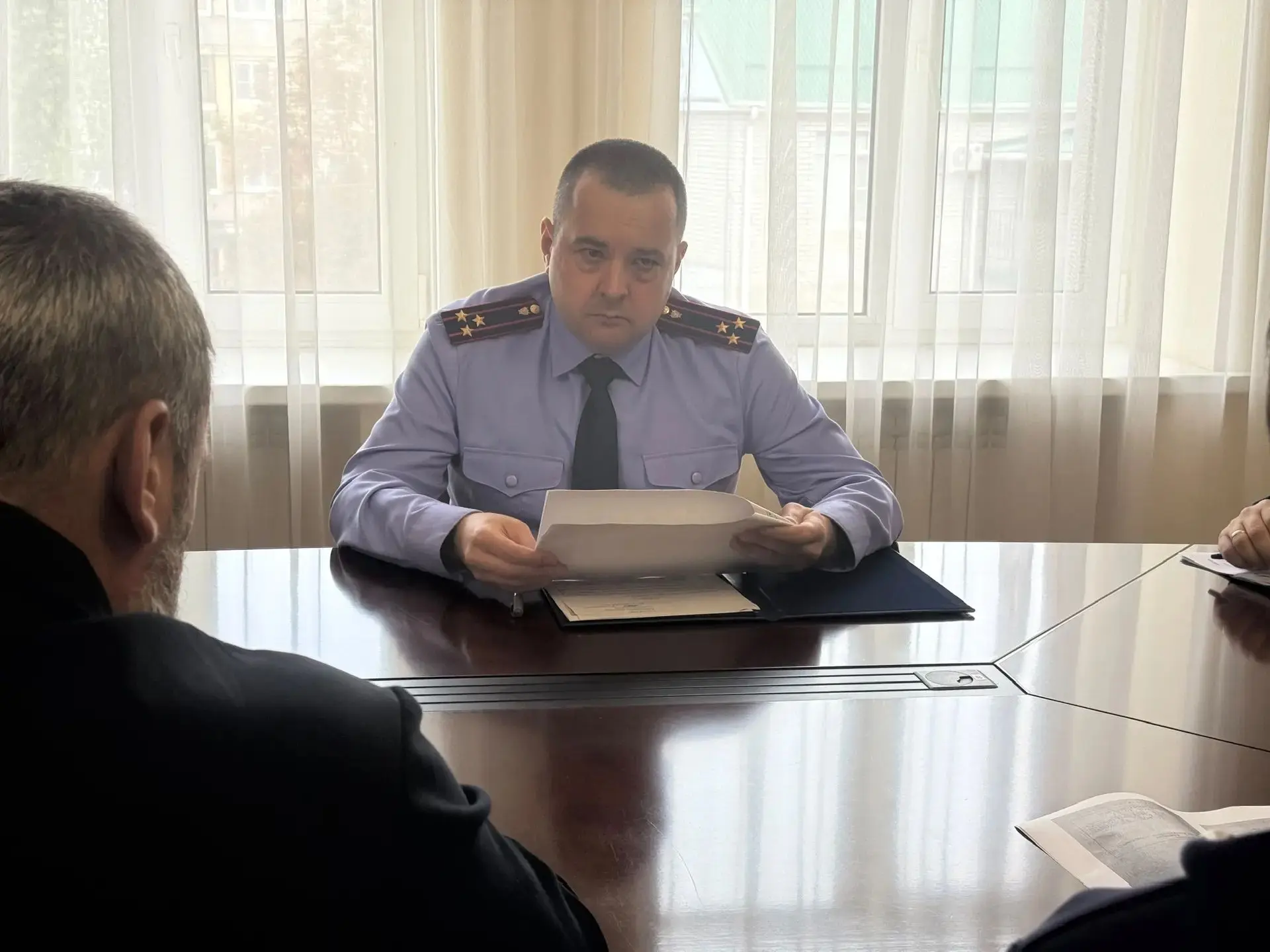 Руководитель следственного управления СК России по Карачаево-Черкесской Республике пров...