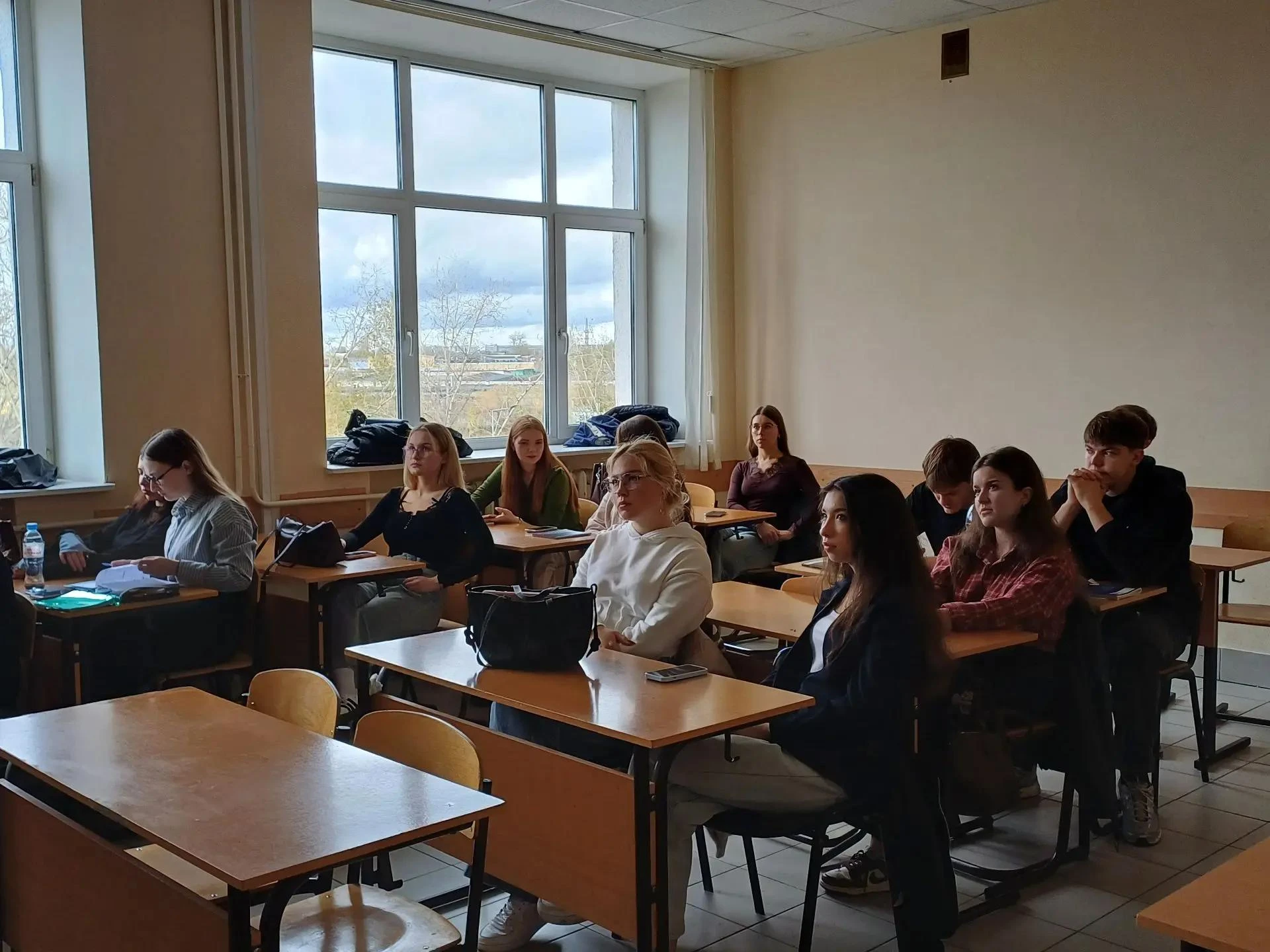 🏆 Финансовые бои: студенты ИНЭК проверили знания в области экономики и инвестиций