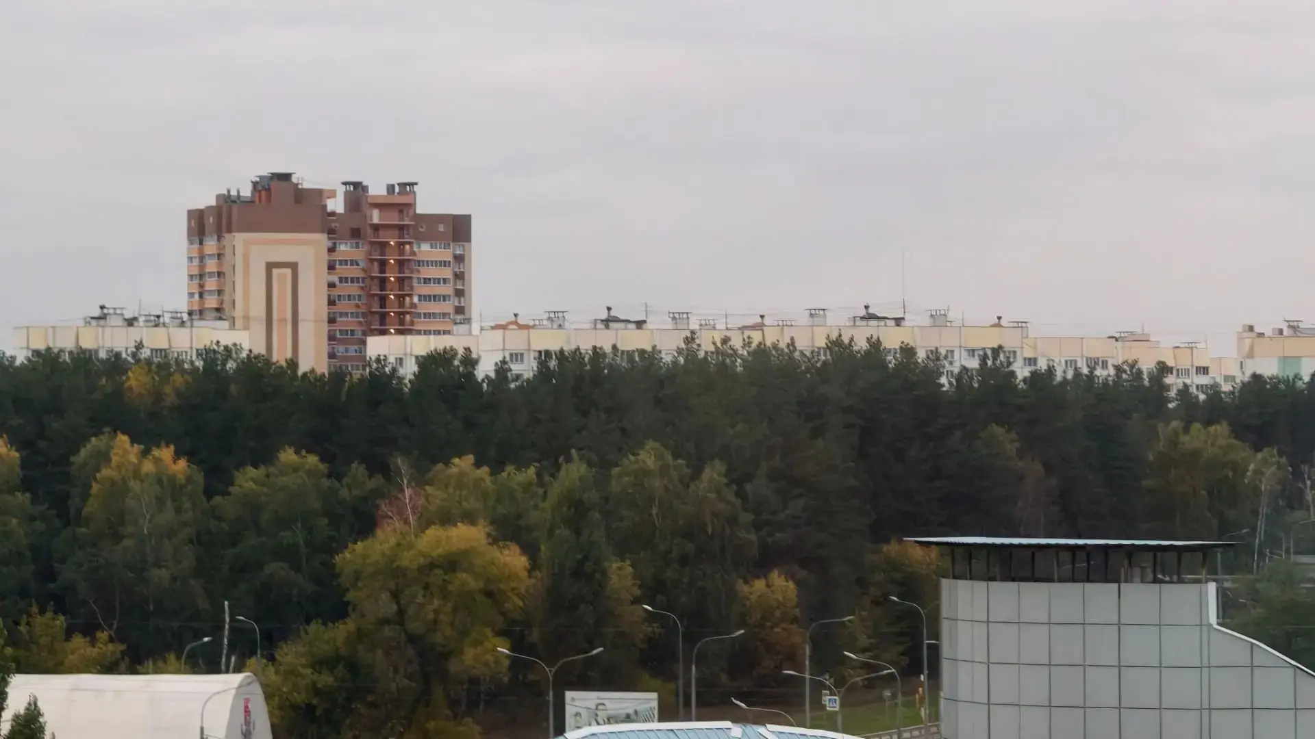 Город в🍂 осенней зелени🍃