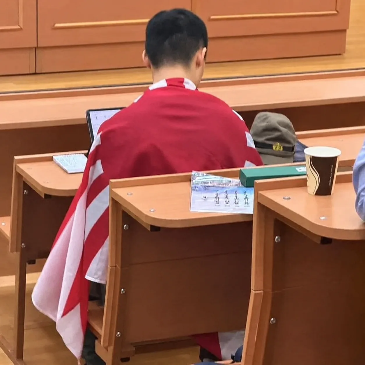 Китайский студент МГУ пришел на лекцию в форме японской армии времен Второй мировой