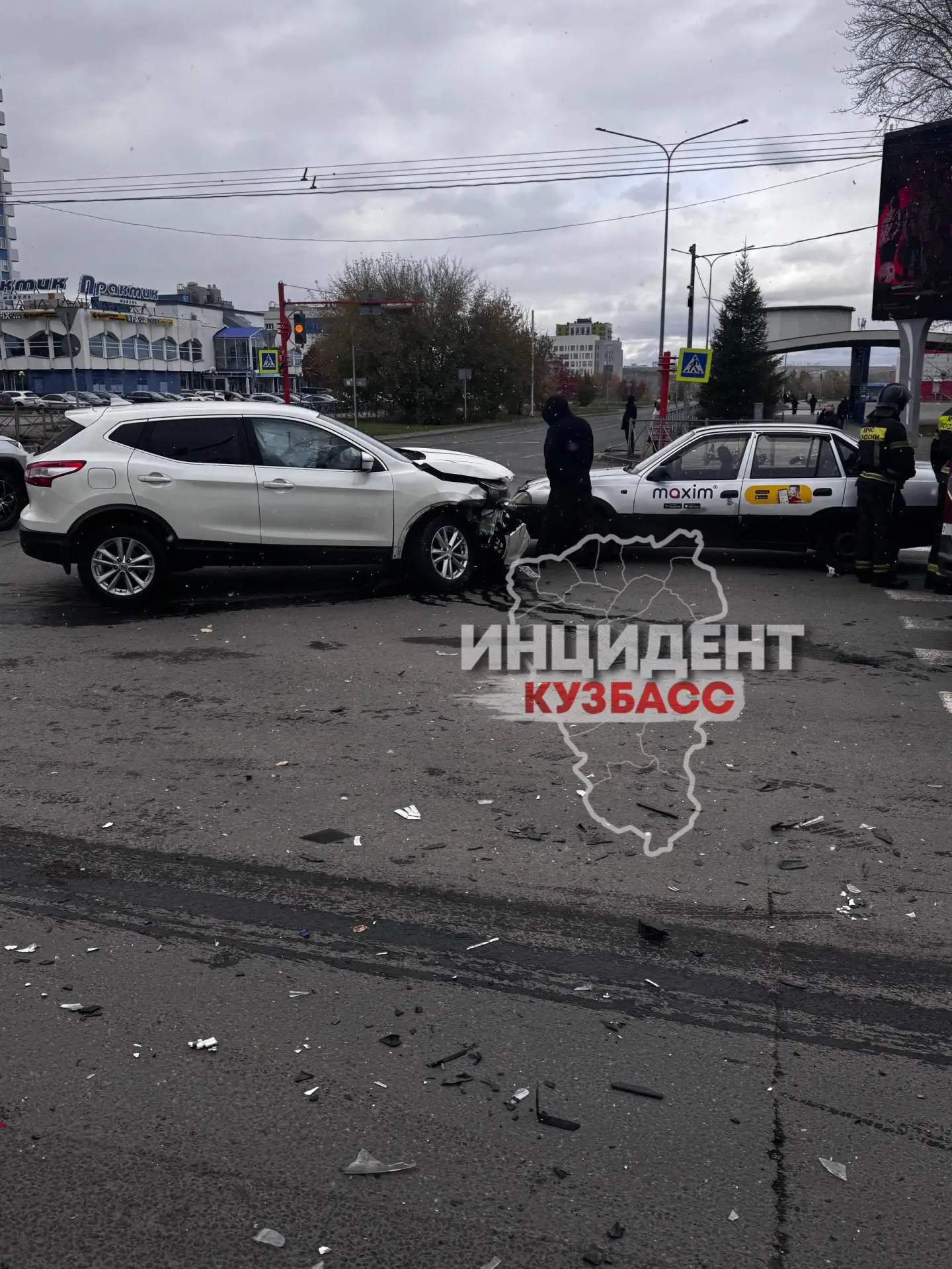 В Кемерове произошло ДТП на Энергосбыте — около 16:00 столкнулись легковушки.