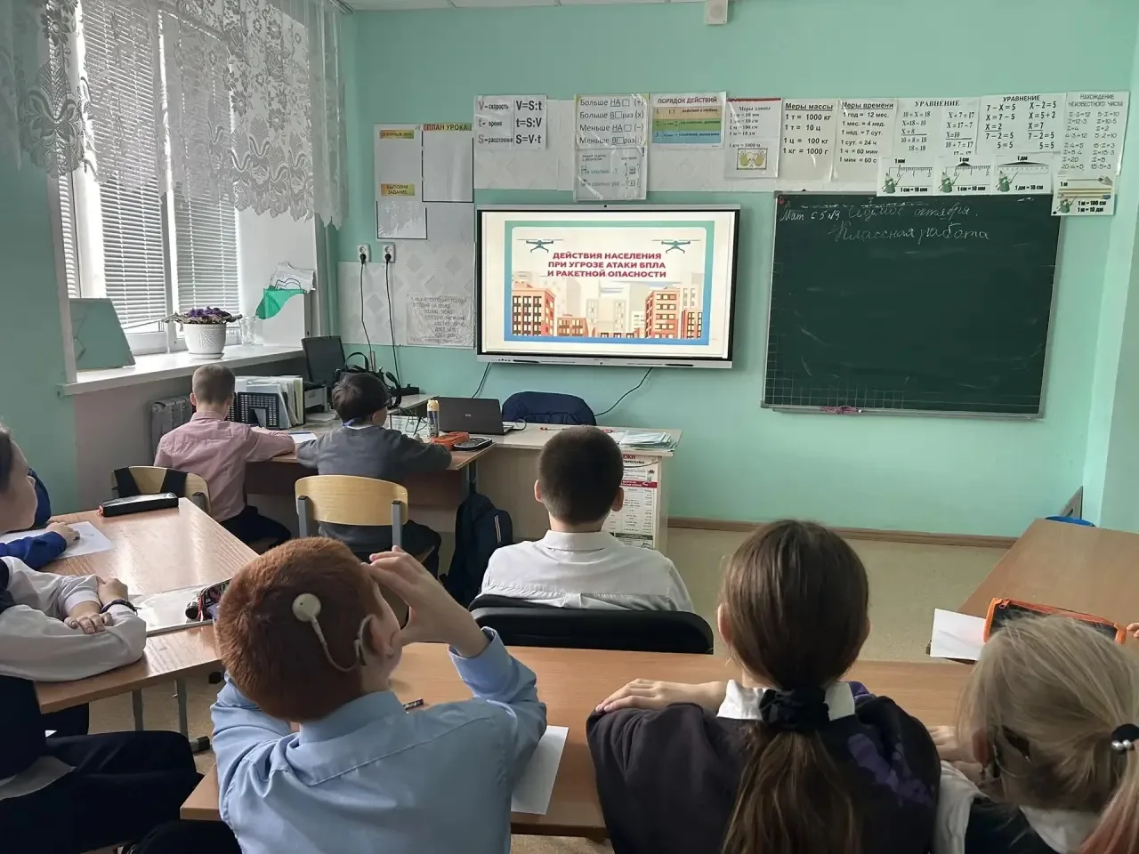 В нашей школе прошёл тематический урок, приуроченный ко Дню гражданской обороны Российс...