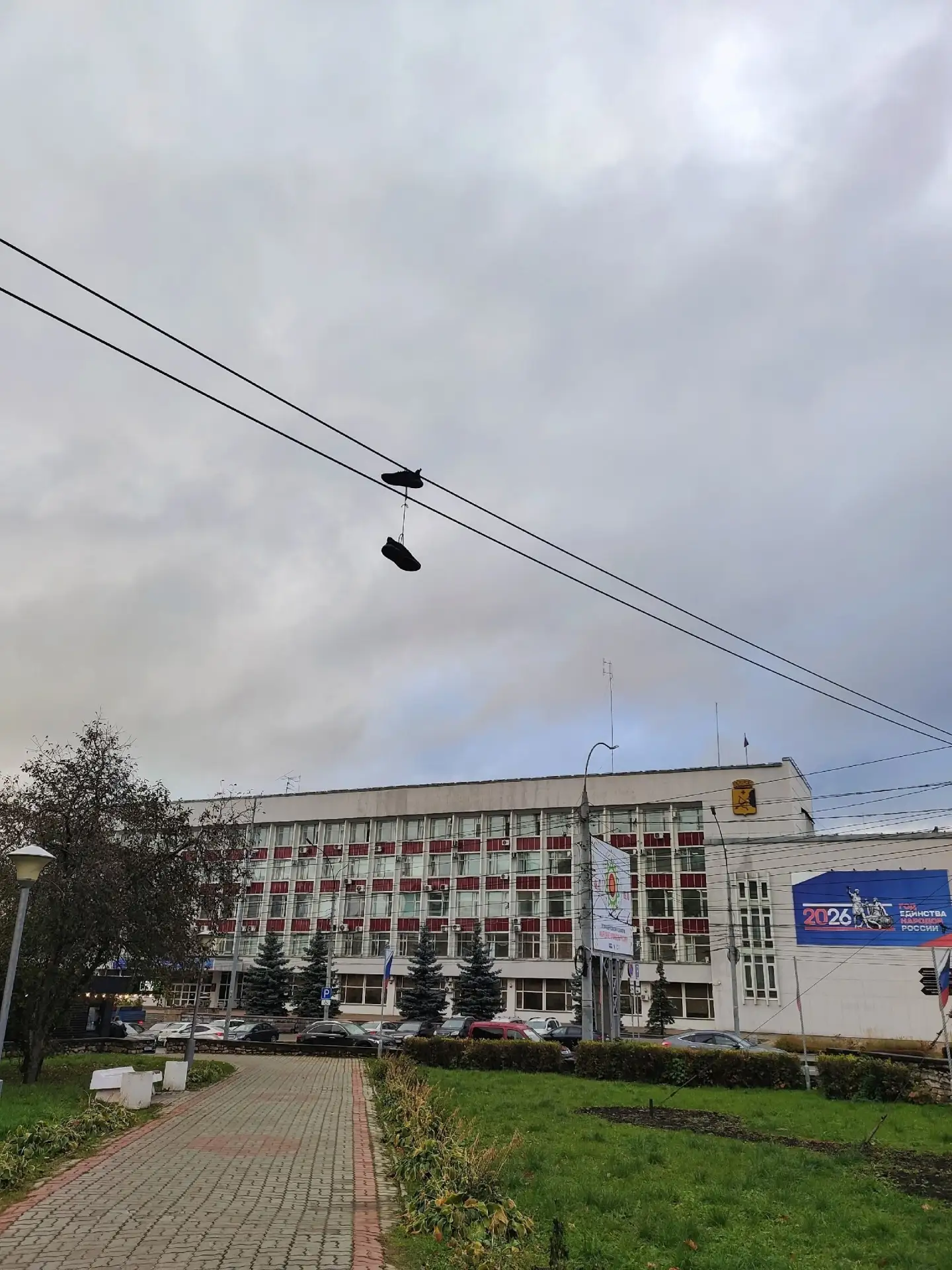 Я часто вижу такую картину или в других городах тоже встречается? На фоне городской адм...