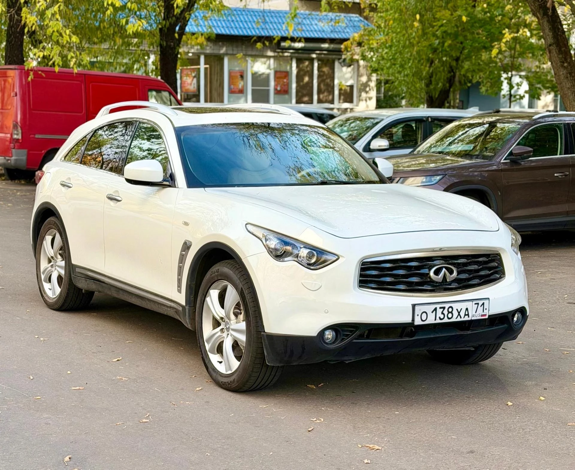 Infiniti FX37, 3.7 AT 4WD (333 л.с.)