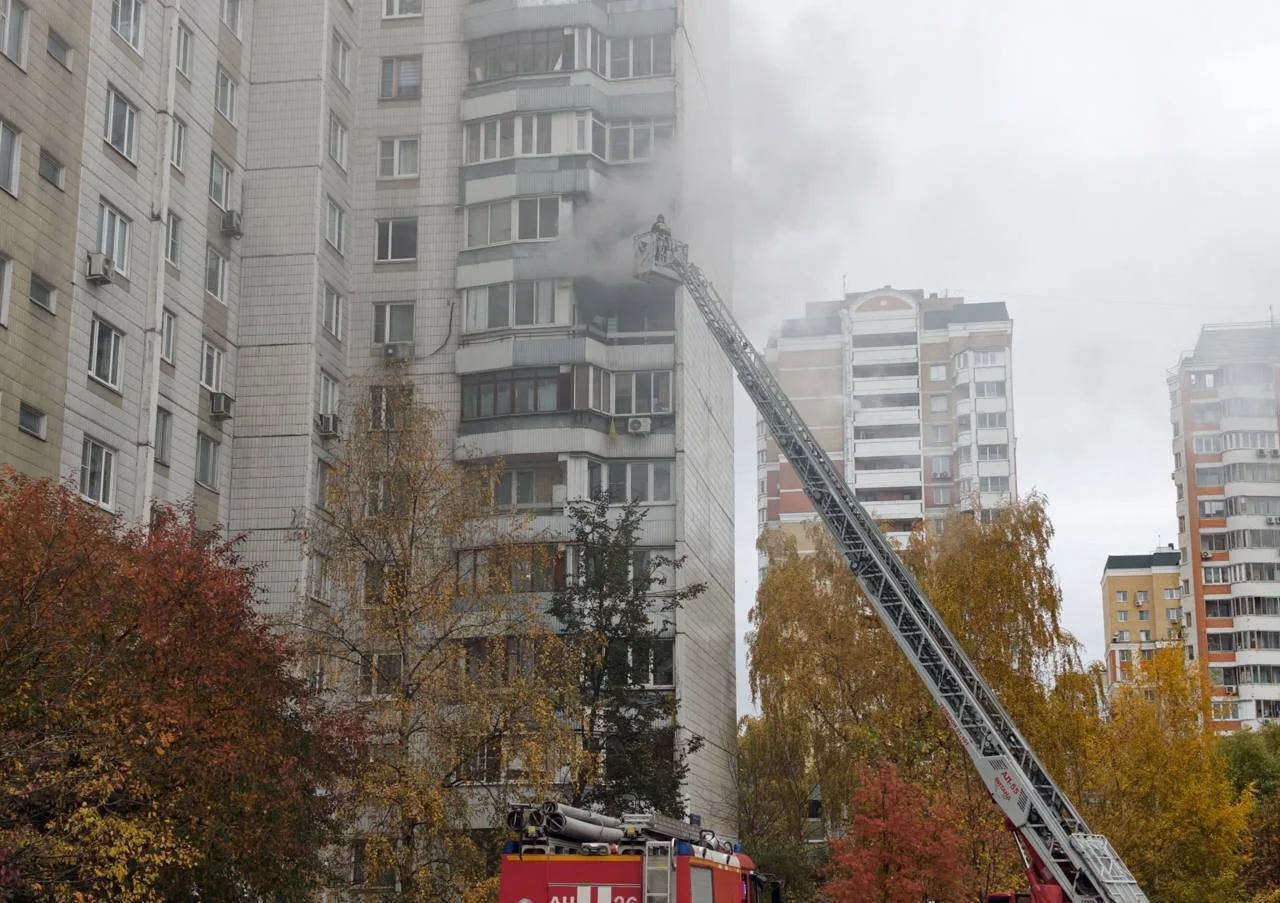 🔥 В Северном Бутово из горящей квартиры спасли девять человек, среди них трое детей.