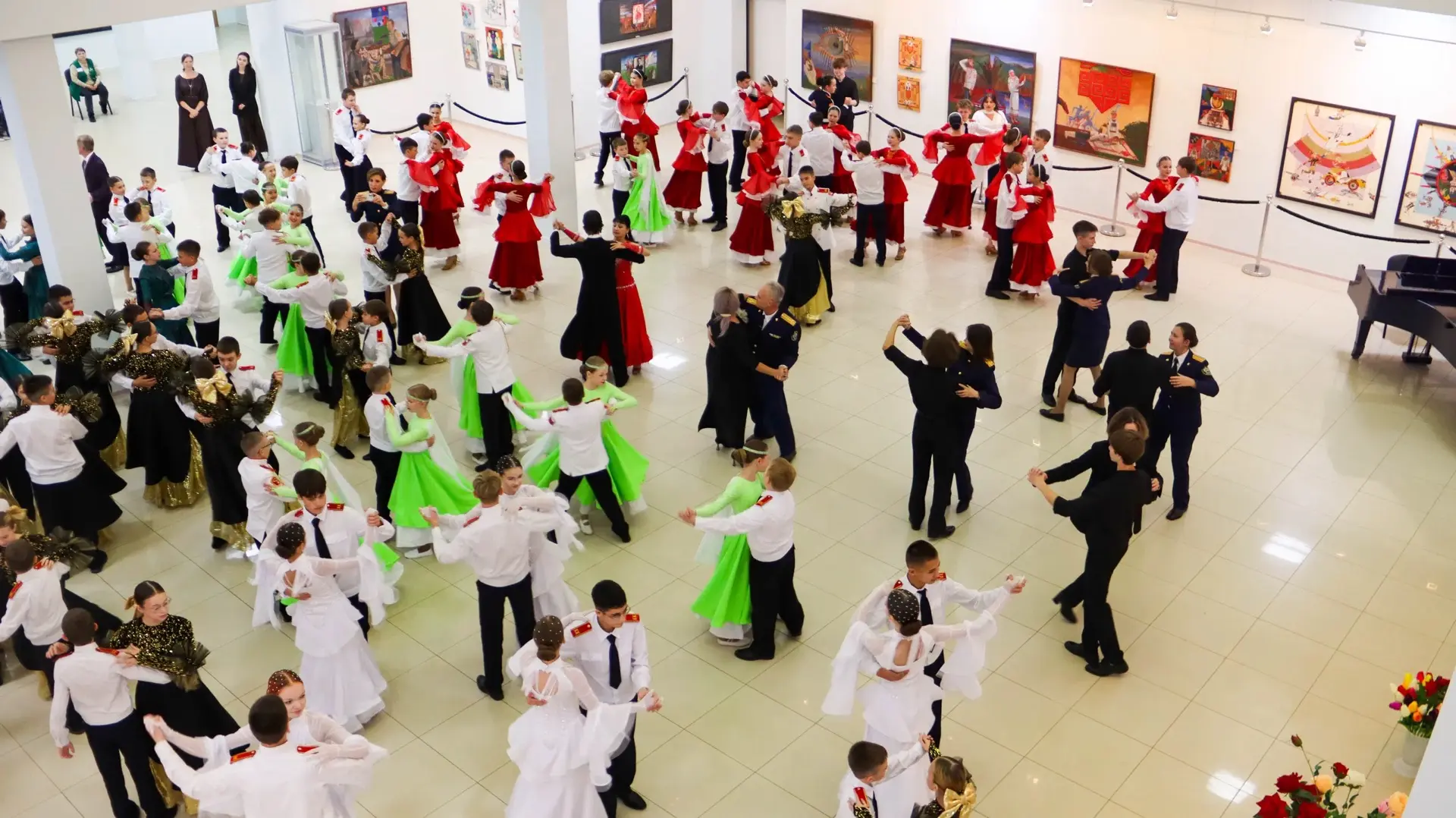 💃В художественном музее г. Чебоксары прошёл традиционный кадетский бал "В единстве сил...