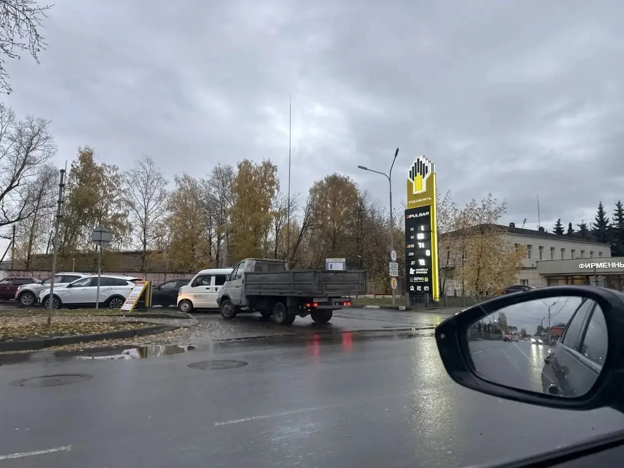 На 2-й Волжской наконец-то можно заправиться без очередей. ⛽️