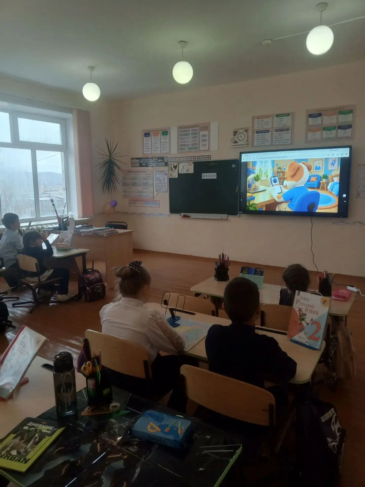 Новая учебная неделя началась с "Разговоров о важном"!📱