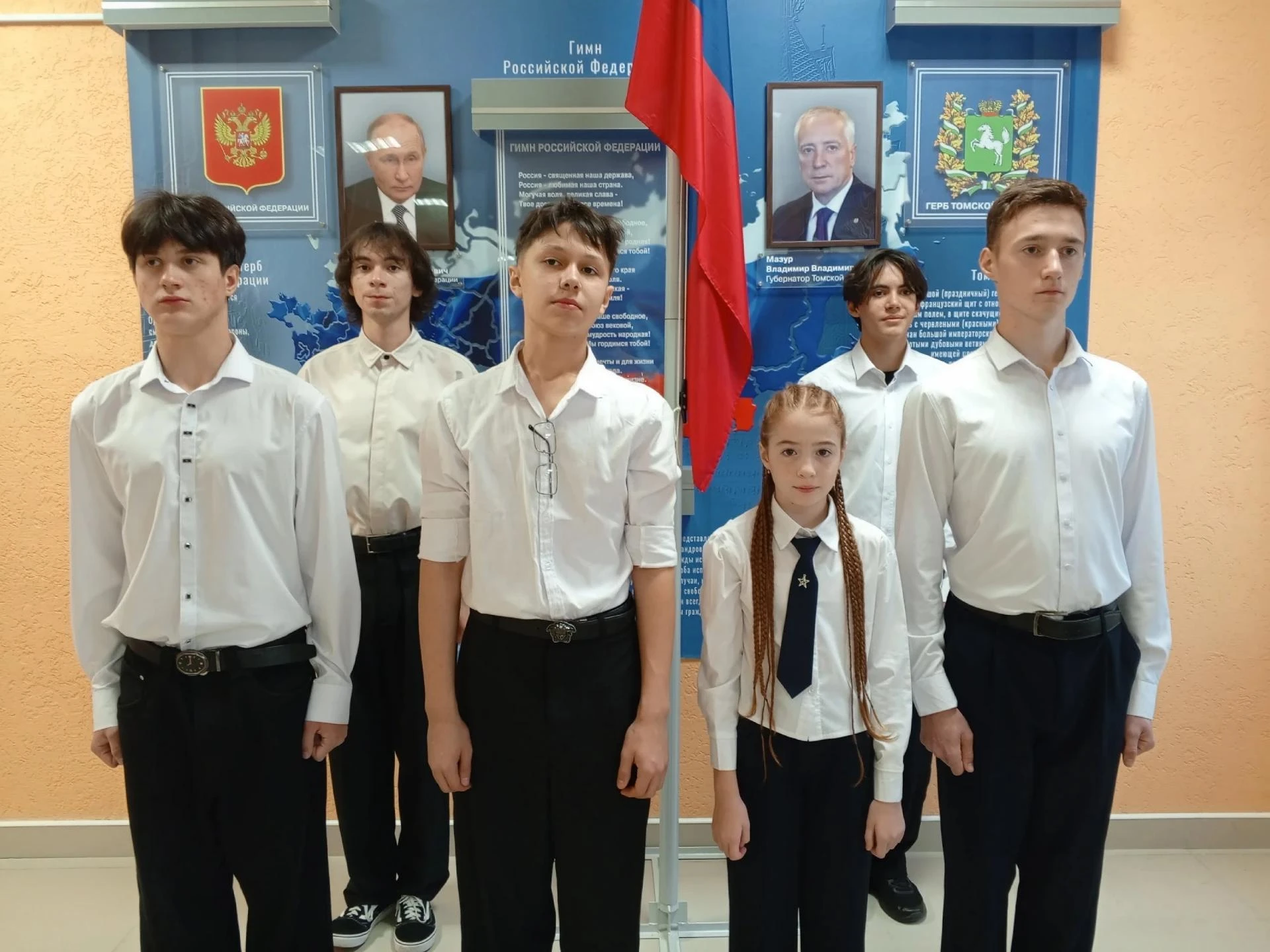 Началась новая учебная неделя, и мы, как всегда, собрались на нашей торжественной линей...