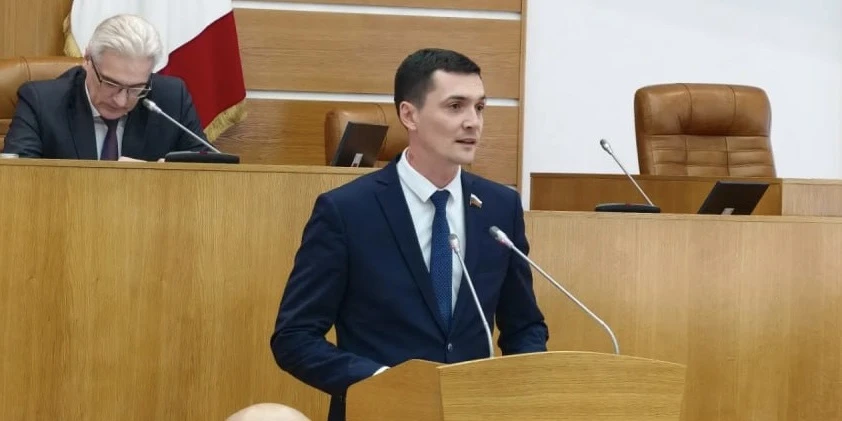 Сомнительный сенатор Маслов.