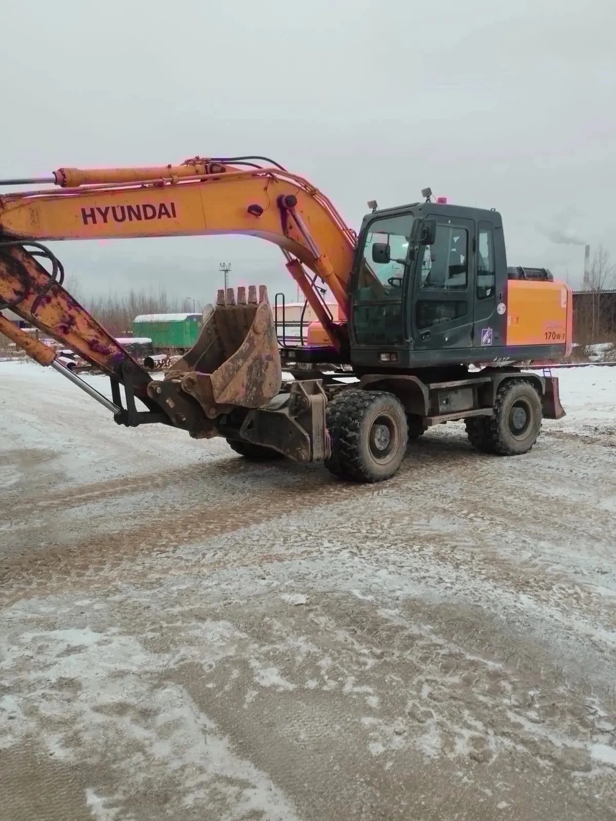 Продам колесный экскаватор Hyundai R170, 2008г.в., 17000 моточасов. В исправном состоян...
