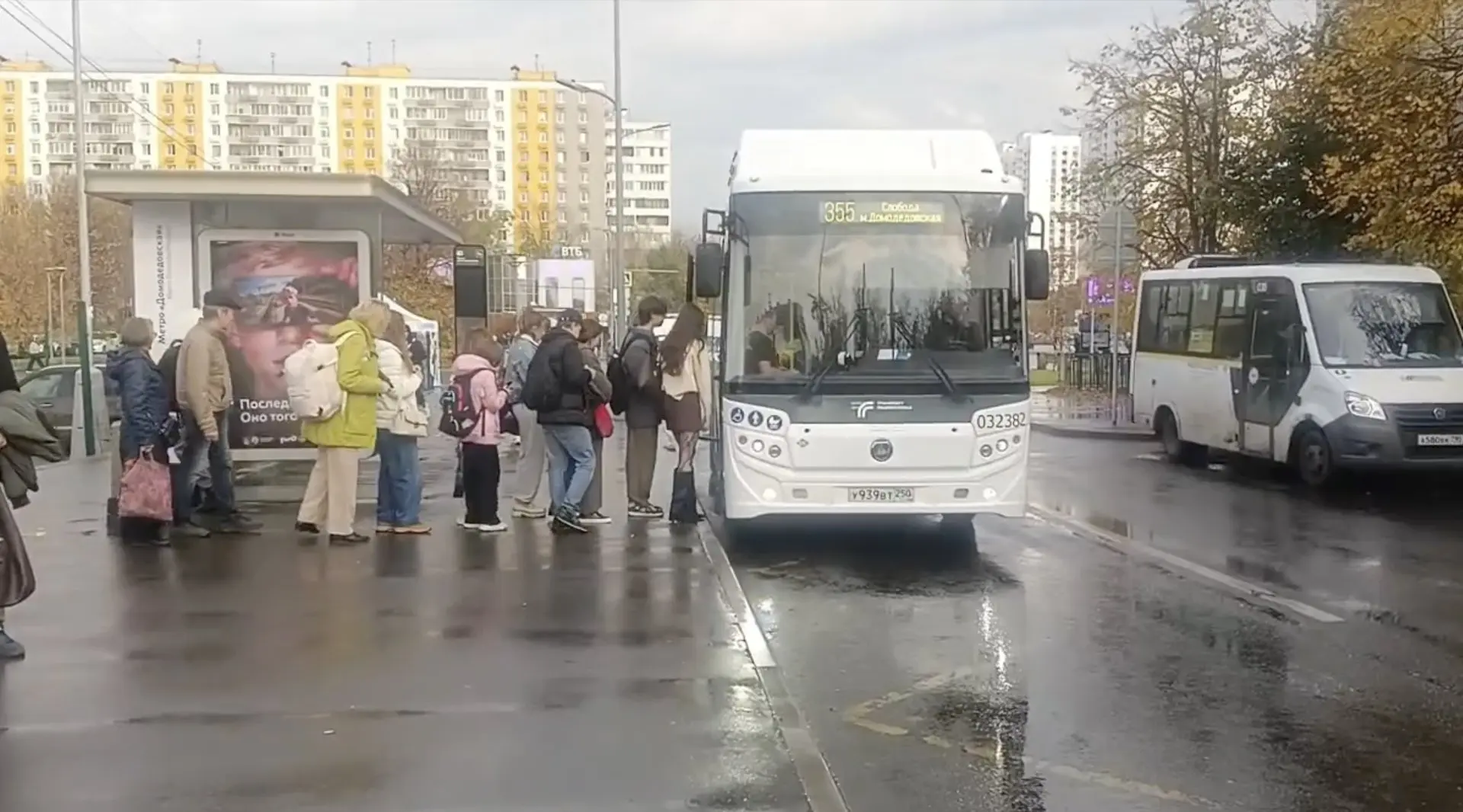 Четыре новых автобуса вышли на маршрут № 355 в Ленинском округе